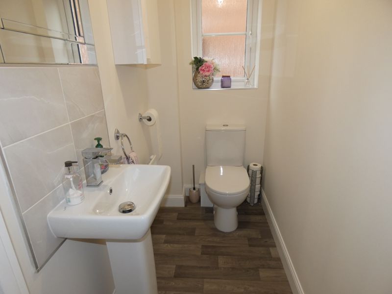 Ground FLoor W/C- click for photo gallery